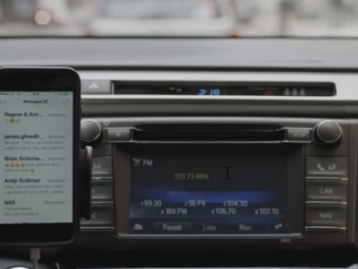 【STOP運転中スマホ】ラジオCMがiPhoneのSiriに話かけてフライトモードにしちゃいます