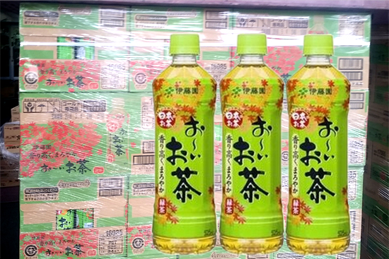 【秋限定パッケージ】「おーいお茶500ml」がもみじ柄の秋デザイン